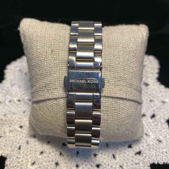 Michael Kors Women's Bradshaw MK6098 Stainless-Steel Quartz Watch w/new battery - Picture 9 of 10